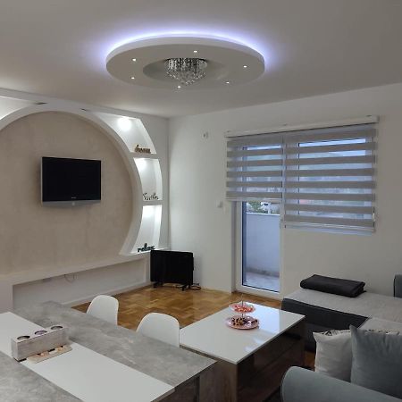 Stan Na Dan Elena Apartman Lukavica Kültér fotó