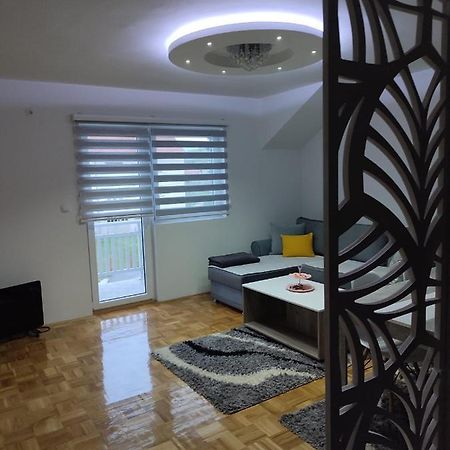 Stan Na Dan Elena Apartman Lukavica Kültér fotó