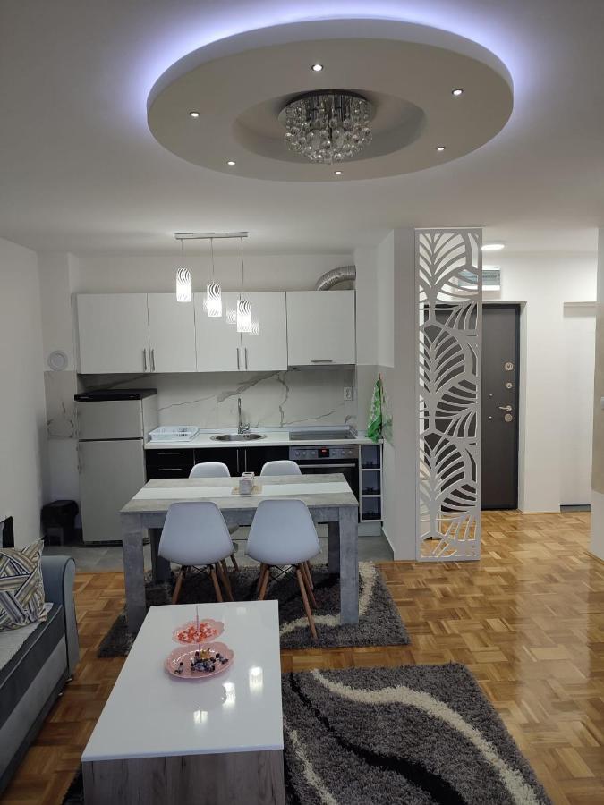 Stan Na Dan Elena Apartman Lukavica Kültér fotó