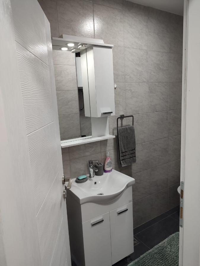 Stan Na Dan Elena Apartman Lukavica Kültér fotó